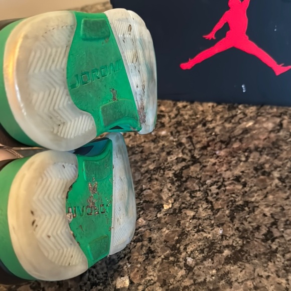 Jordan retro 5 White and Green Sneakers EUC 6 - Picture 9 of 13